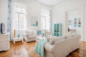 Wellness Retreat with Sauna & Jacuzzi - 1 min to Opera Budapest